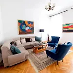 Spacious Apartment In The City Centre